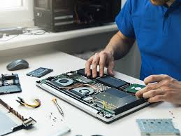 IT specialist troubleshooting business workstation problems in Green Bay