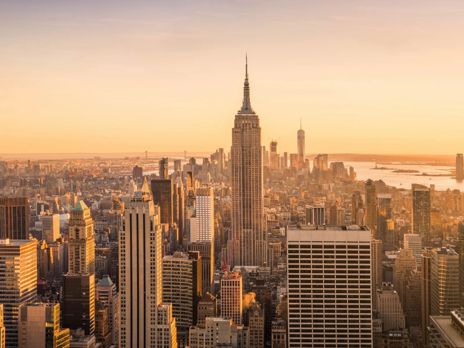 IT support lifecycle showing assessment, monitoring, incident response, recovery, and optimization